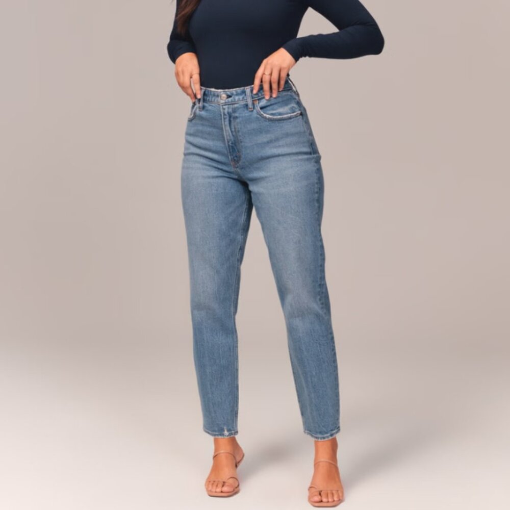ABERCROMBIE & FITCH High Rise Mom Jean Medium Wash Size 25 Short